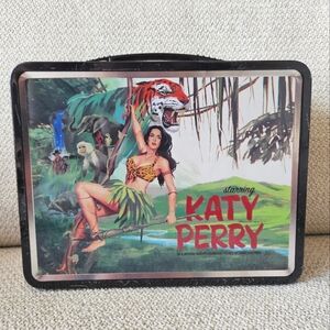 Katy Perry Collectible 2013 Prism Roar JUNGLESCOPE tin Lunchbox